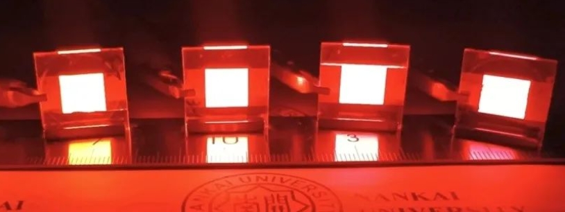 紅光鈣鈦礦LED.png