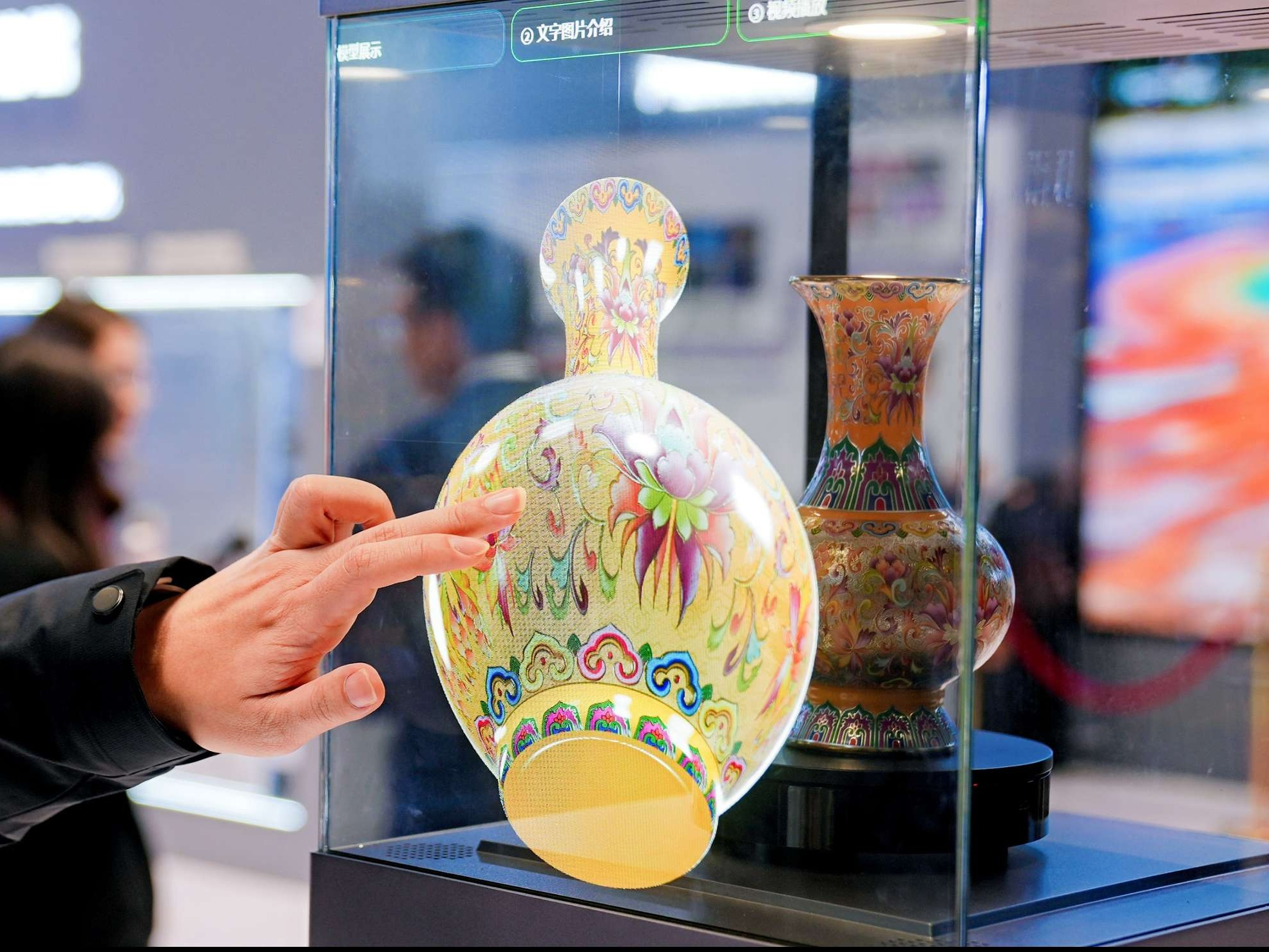 辰顯19寸MicroLED透明屏